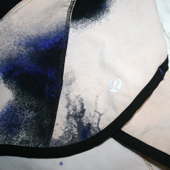 LULULEMON Shorts Milky Way Multi Print Run Speed Yoga Size 6 - Picture 2 of 4